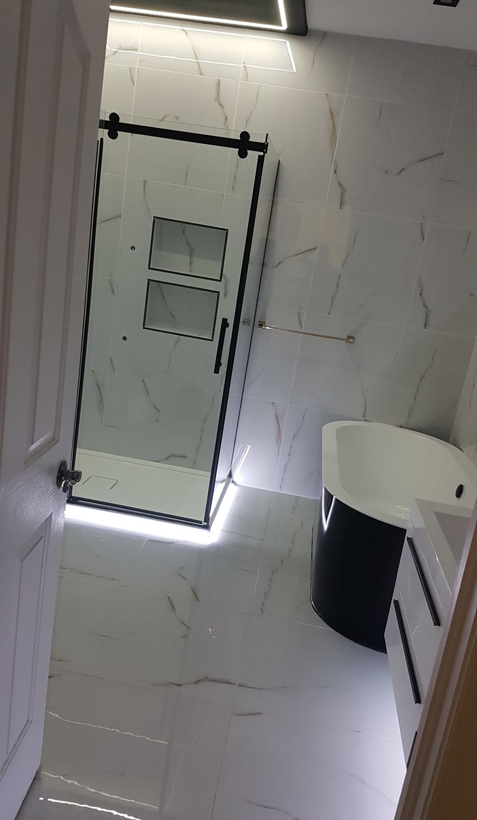 Douche vitrée — marbre — L'Artisan KeLvin